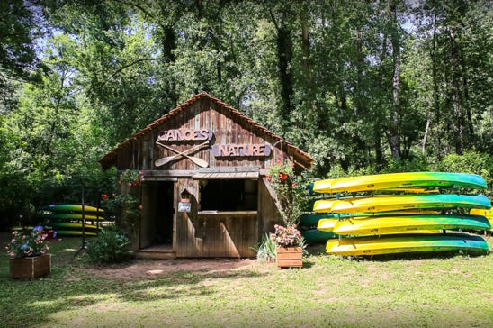 Départ canoës proche de la  location saisonnière de la Boetie du Ponchet à Veyrignac, Dordogne