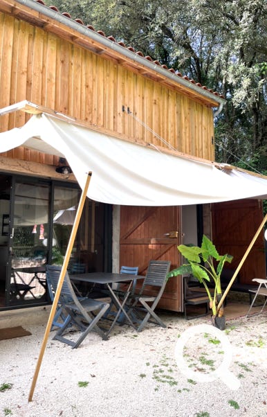Piscine en contre bas de la terrasse de la maison de la Boetie du Ponchet, Veyrignac