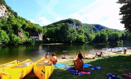 Plage proche de la  location saisonnière de la Boetie du Ponchet à Veyrignac, Dordogne
