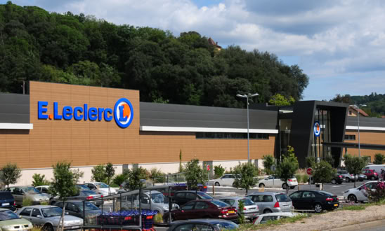 Centre commercial Leclerc de Sarlat proche de la  location saisonni&egrave;re de la Boetie du Ponchet &agrave; Veyrignac, Dordogne